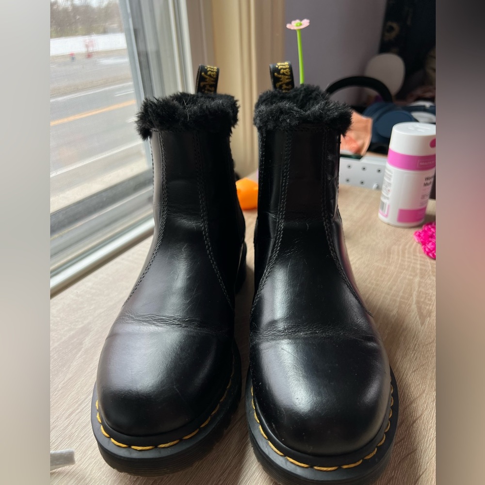 Dr. Martens fur lined womens chelsea style boots size 9
